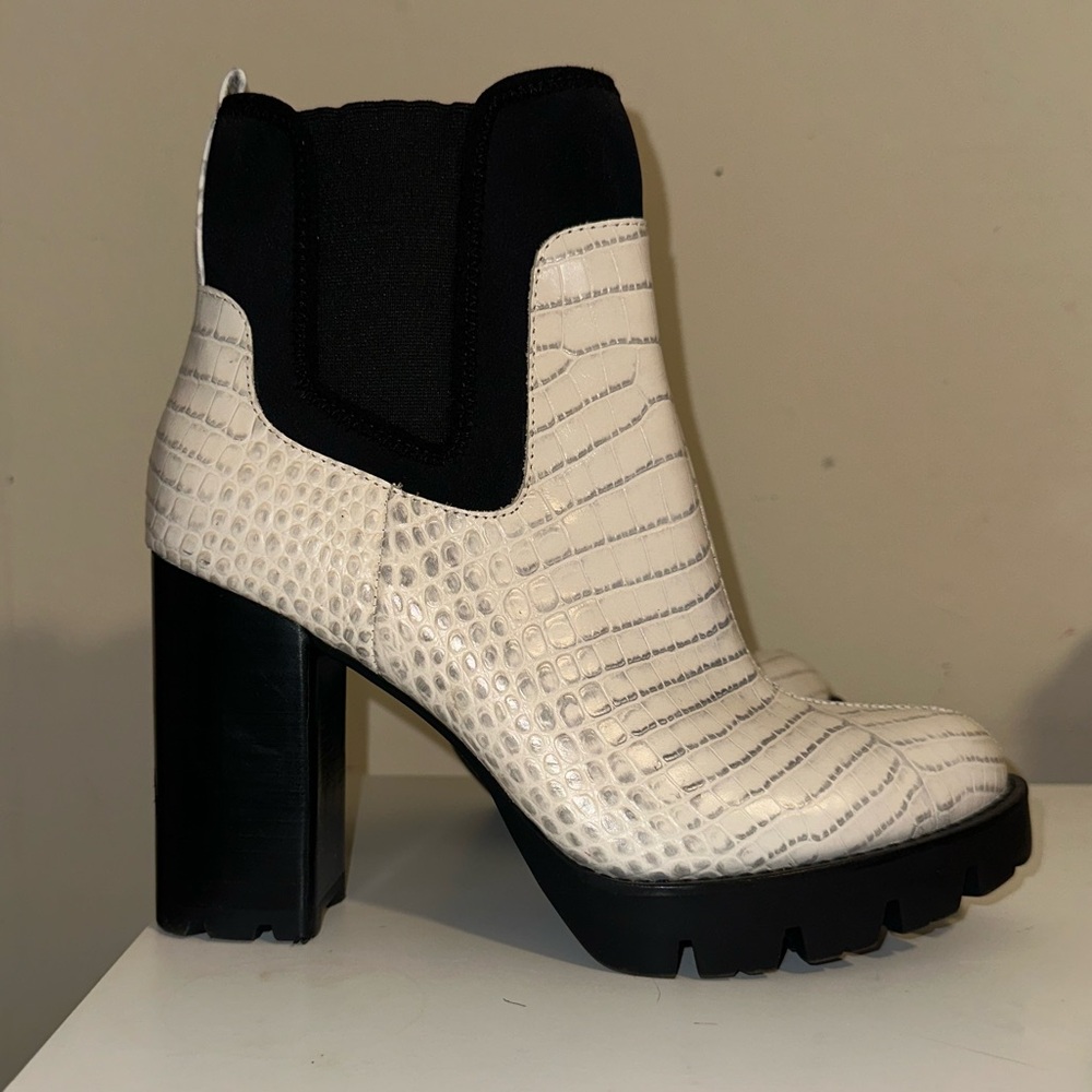 SALE- Charles David Gator Booties